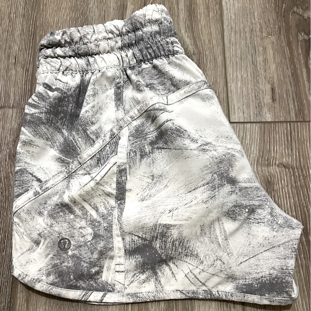Lululemon Tracker Low-Rise Lined Short 4”